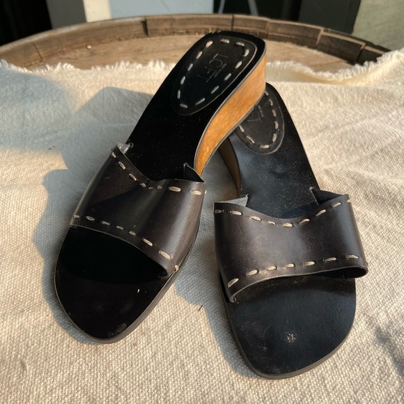 Ann Taylor Navy Sandals Size 7.5 - Picture 3 of 4